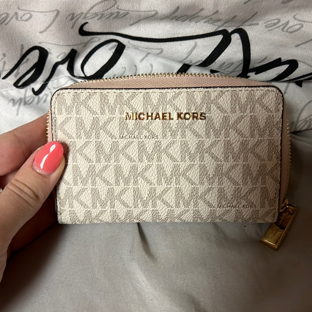michael Kors wallet